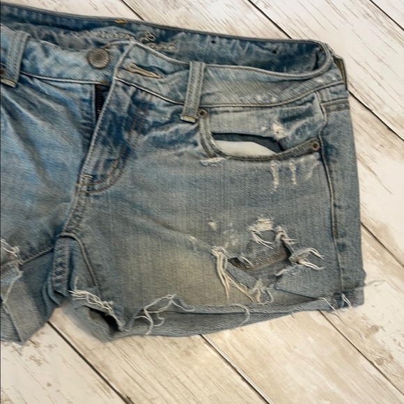 American Eagle 🦅 Outfitters Distressed Denim Women Shorts Size 8 - Picture 6 of 10